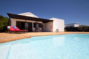  Holiday Villa Campesina with Private Pool  Арресифе